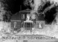 Forside til Nederst i børnehuset
